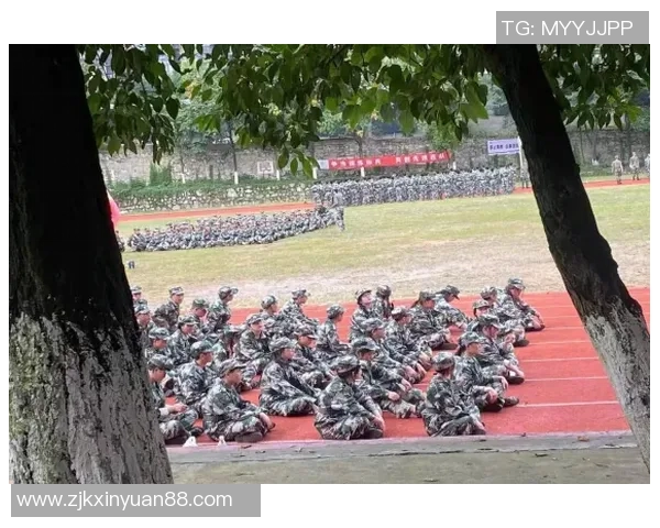 马兰闪耀绿茵场足球人生故事与荣耀征程全面解读 马兰闪耀绿茵场足球人生故事与荣耀征程全面解读